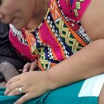 la pongo a mamar y le meto mi gorda verga a la zorra de mi madrastra