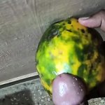 Un Indien aime le plaisir dinsérer son pénis dans une papaye avec Bovonto Grosse bite Pipe Branlette Massage Anal Gay HD Porno