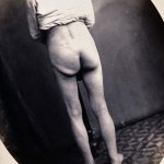 Fichier:A standing man naked from the waist down and viewed from be Wellcome V0029514.jpg Wikilivres