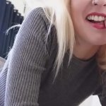 Un coñito de 18 años casi. Esta jovencita rubia te va a encantar