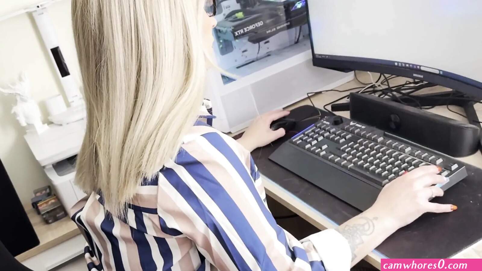 Masturbate office